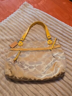 Coach Beige Signature Shoulder Bag with Yellow Trim💛🤎